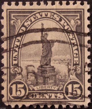 Stamp Us 15c Statue Of Liberty,  Definitive Issue,  (1931) Cat.  696 photo