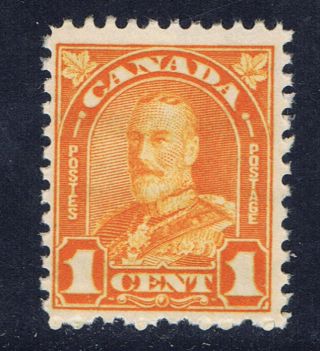 Canada 162 (17) 1928 1 Cent Orange George V Arch/leaf Cv$4.  00 photo