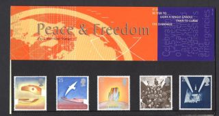 1995 Peace And Freedom (europa) Presentation Pack Sg 1873 - 1877 photo