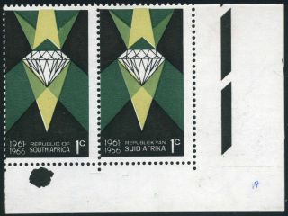 South Africa 1966 Republic Anniversary 1c Diamond Pair With Variety photo