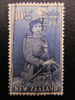 1953 Zealand Stamp,  Sc 301,  Cv $20.  00 photo