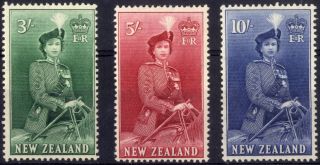 Zealand - Sg 734 - 736 - 1954 - 59 - Definitive High Values - Mounted photo