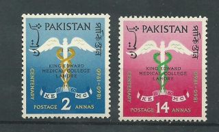 Pakistan - 1960 - Sg118 & Sg119 - Cv £ 2.  25 - Mounted photo