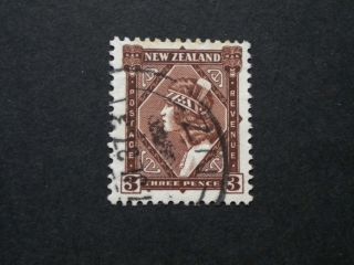 Zealand 1935 11/2d Sg 558a photo