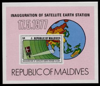 Maldives 681 Itu,  Space,  Communications,  Globe photo