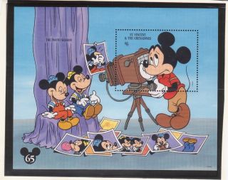 St.  Vincent Sc 1995 - Disney - Mickey ' S Portrait Gallery S/s - photo