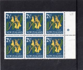 Zealand 1967 2 1/2c Block 6 With Retouch R18/8 & 17/10,  Um.  Sg 848. photo