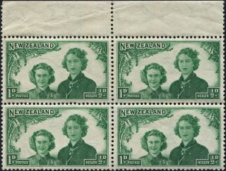 Zealand 1944 (kgvi) 1d+1/2d Green Sg663 Cv £1.  20+ Mh Block Of 4 photo